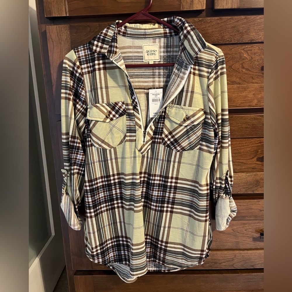 Women half zip flannel. Size Small, Buckle